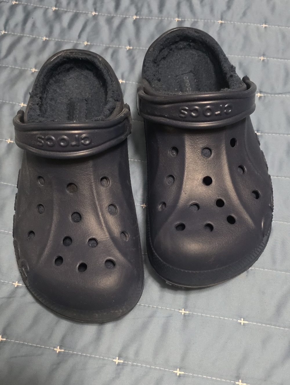 CROCS  Navy Fuzzy Lined Classic Clog